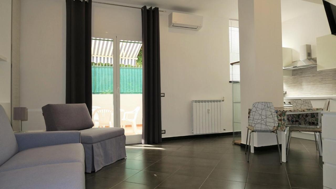 Karina, To The Beach With Terrace And Private Parking Савона Екстериор снимка