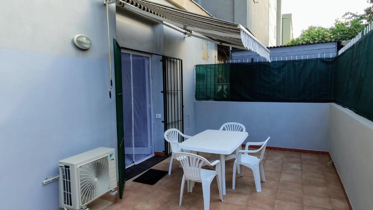 Karina, To The Beach With Terrace And Private Parking Савона Екстериор снимка