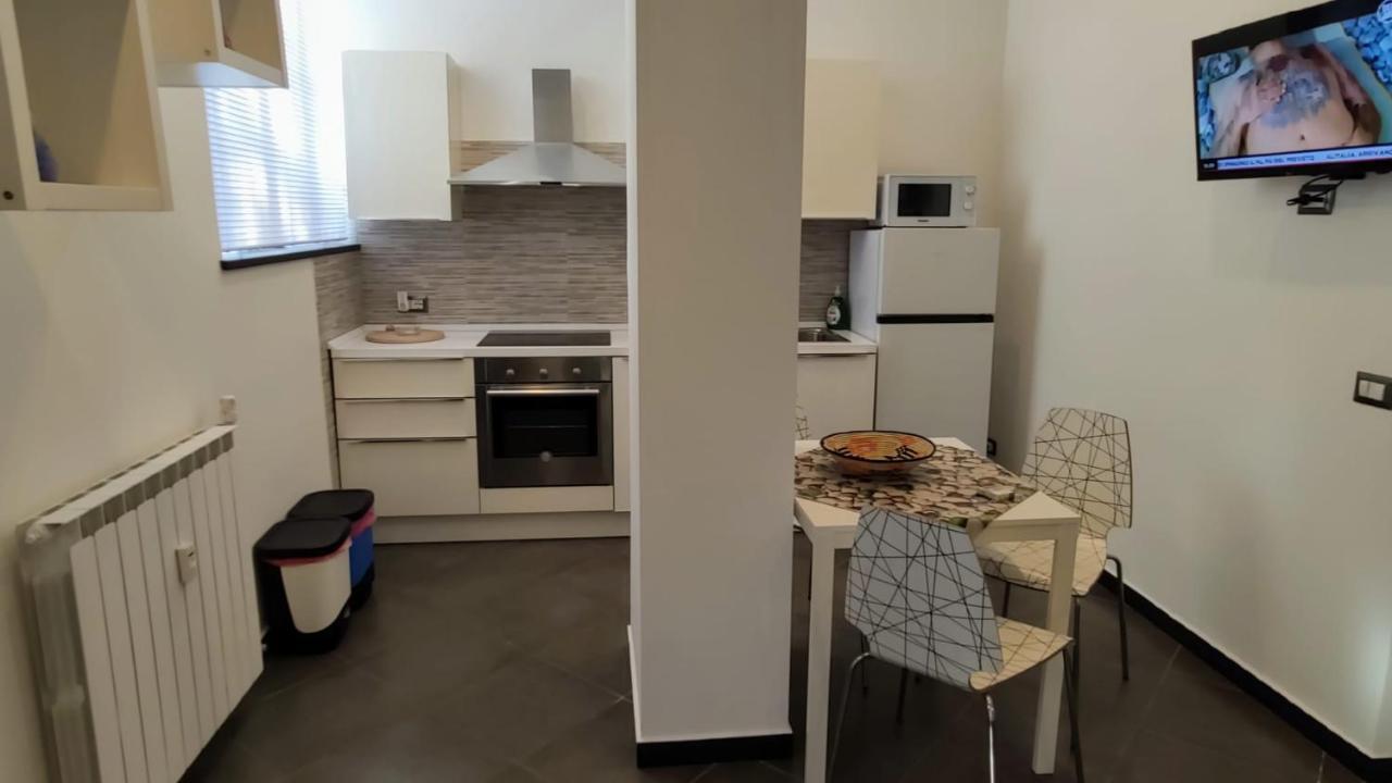 Karina, To The Beach With Terrace And Private Parking Савона Екстериор снимка