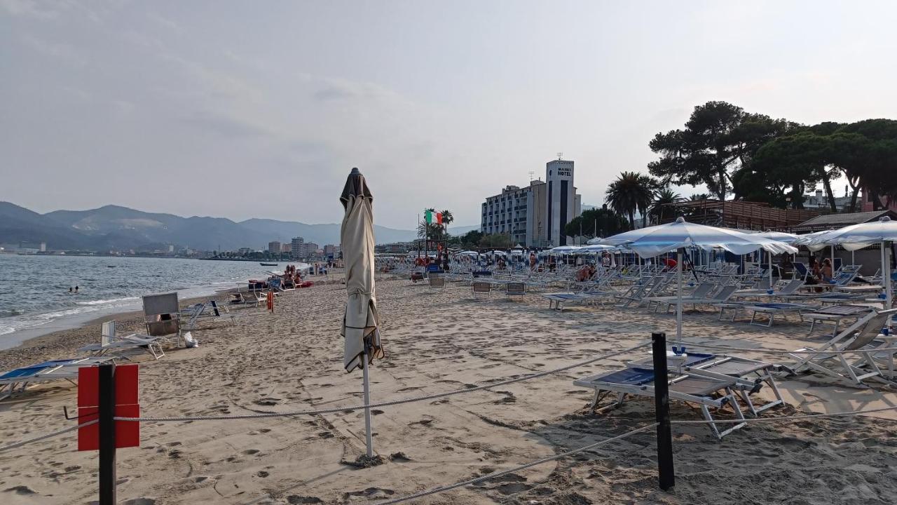 Karina, To The Beach With Terrace And Private Parking Савона Екстериор снимка