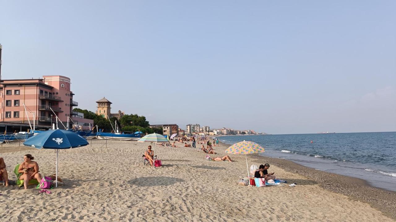 Karina, To The Beach With Terrace And Private Parking Савона Екстериор снимка