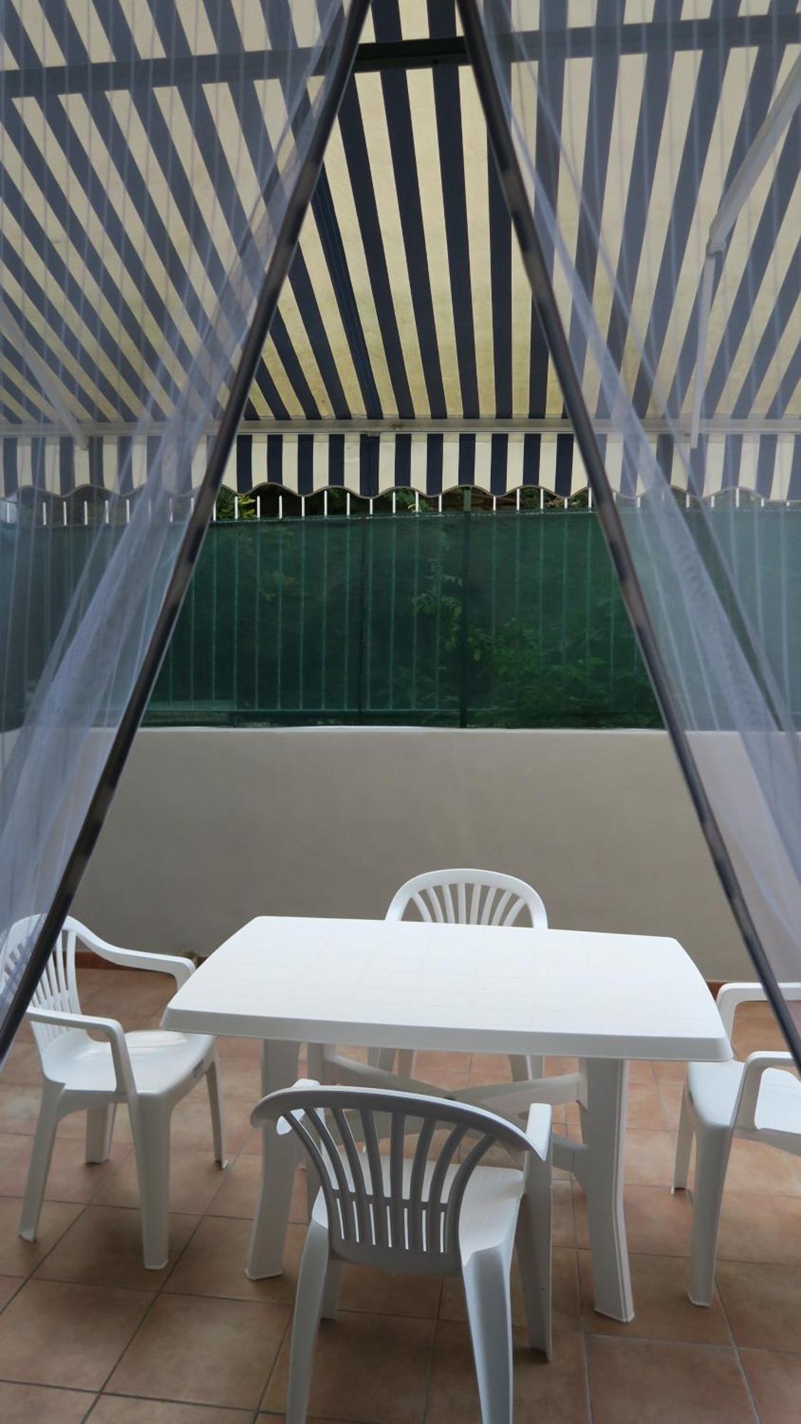 Karina, To The Beach With Terrace And Private Parking Савона Екстериор снимка