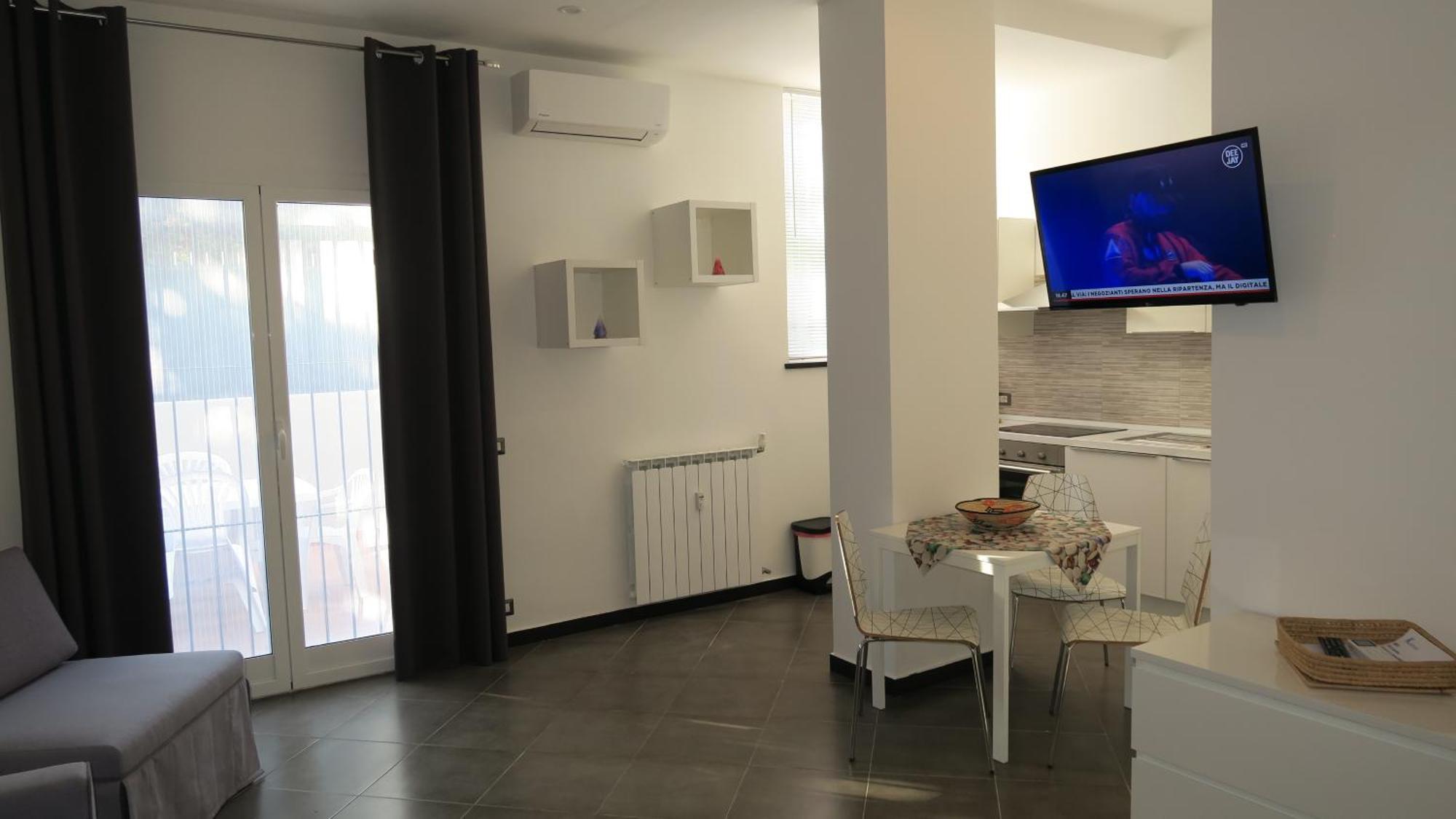 Karina, To The Beach With Terrace And Private Parking Савона Екстериор снимка